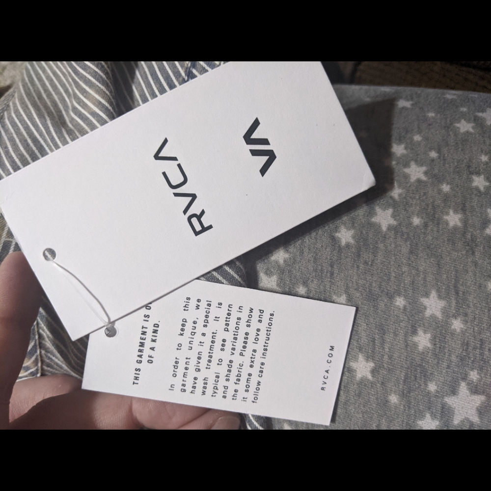 ❄️ NWT -RVCA Romper - Picture 5 of 5